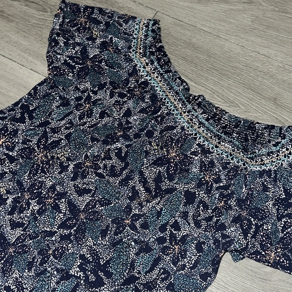 NWOT Maurice’s medium off the shoulder top - Picture 2 of 4